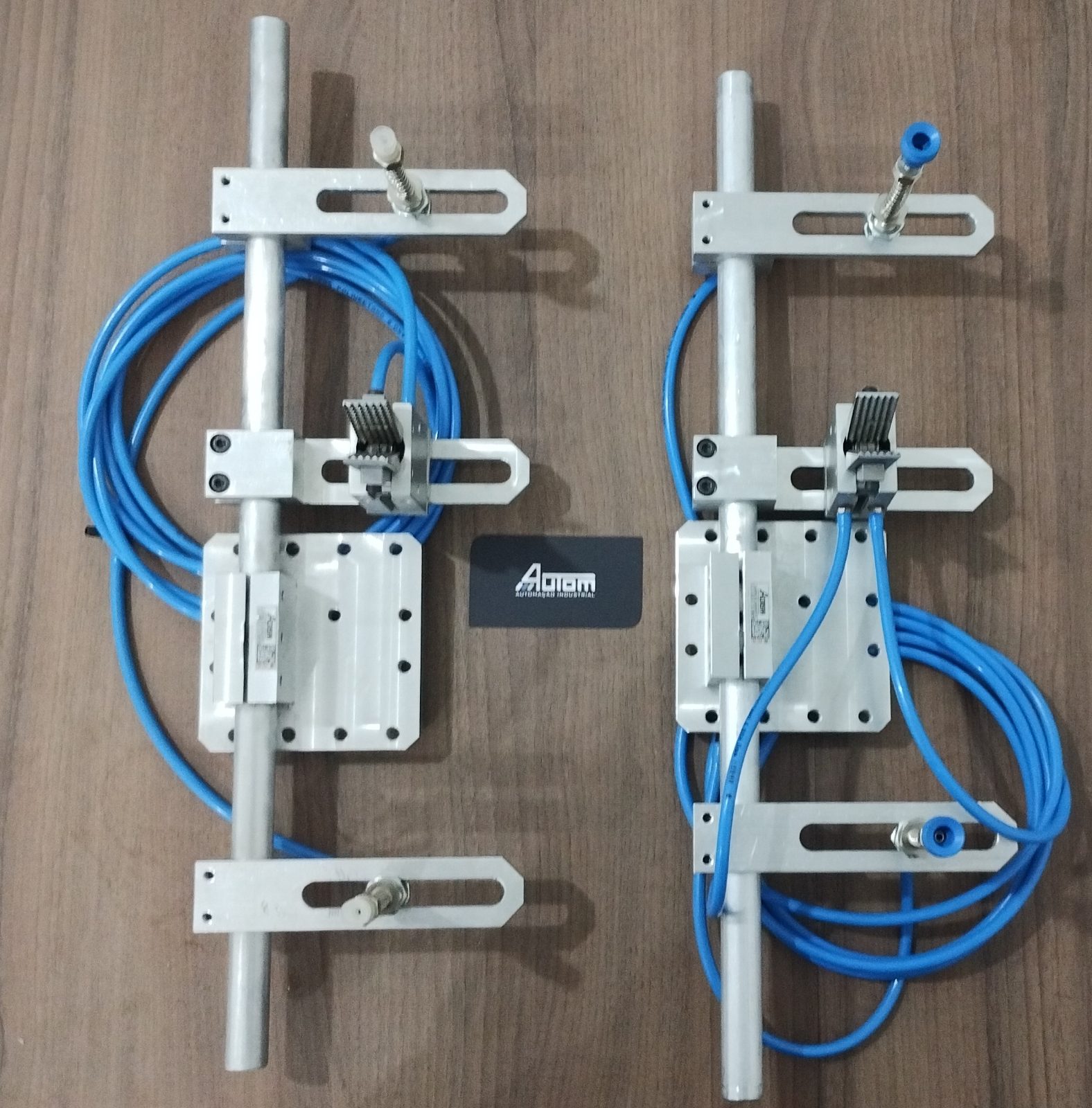 Garra modular com ventosas e pinça para pegar canal